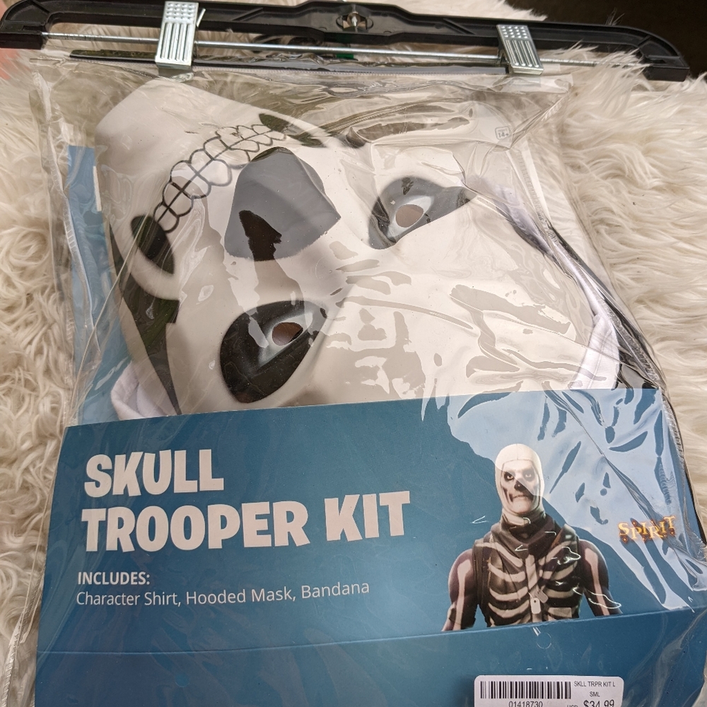 NWT Fortnite Skull Trooper Kit Costume Size Large